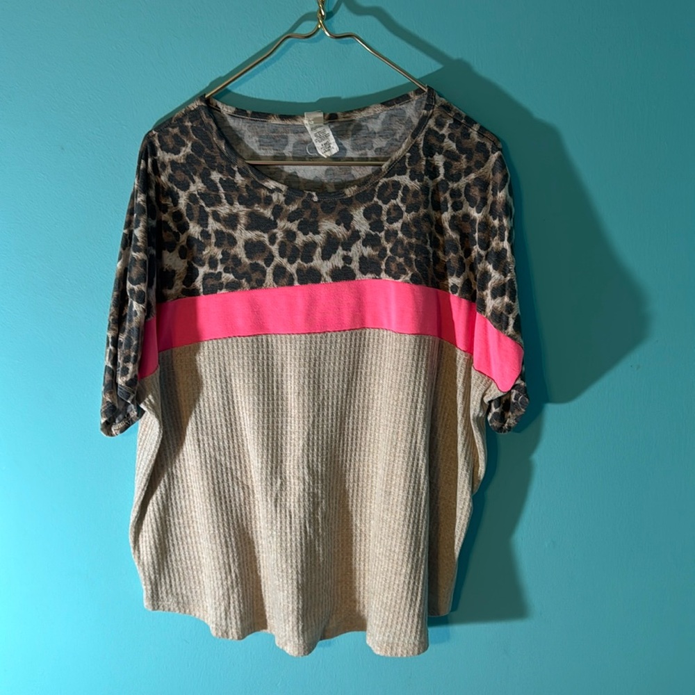 5/$25 Large leopard Top